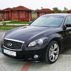 Replace Infiniti M30 car keys